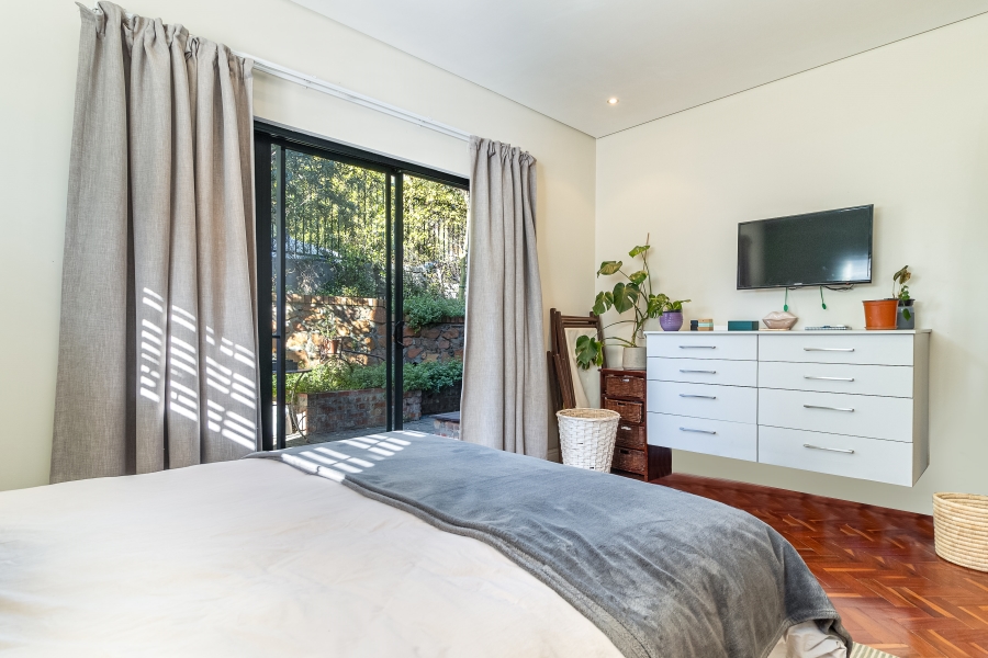 2 Bedroom Property for Sale in Vredehoek Western Cape